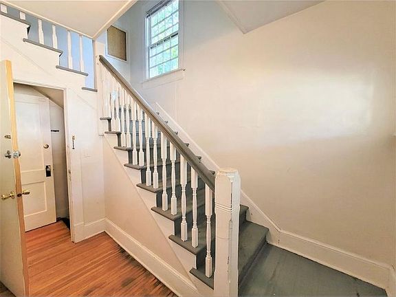 5th image of 1142 N Main St #2