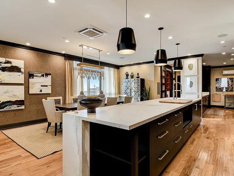 An art-lover's dream, this gorgeous penthouse is packed with culture in the heart of downtown's most desirable neighborhood. An art-lover's dream, this gorgeous penthouse is packed with culture in the heart of downtown's most desirable neighborhood.