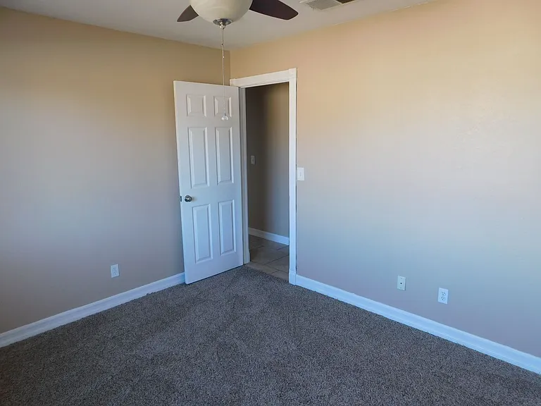 742 N Inyo St — Photo 9