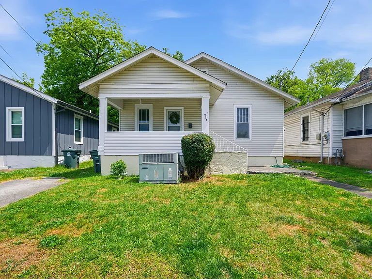 216 N Hickory St — Photo 5