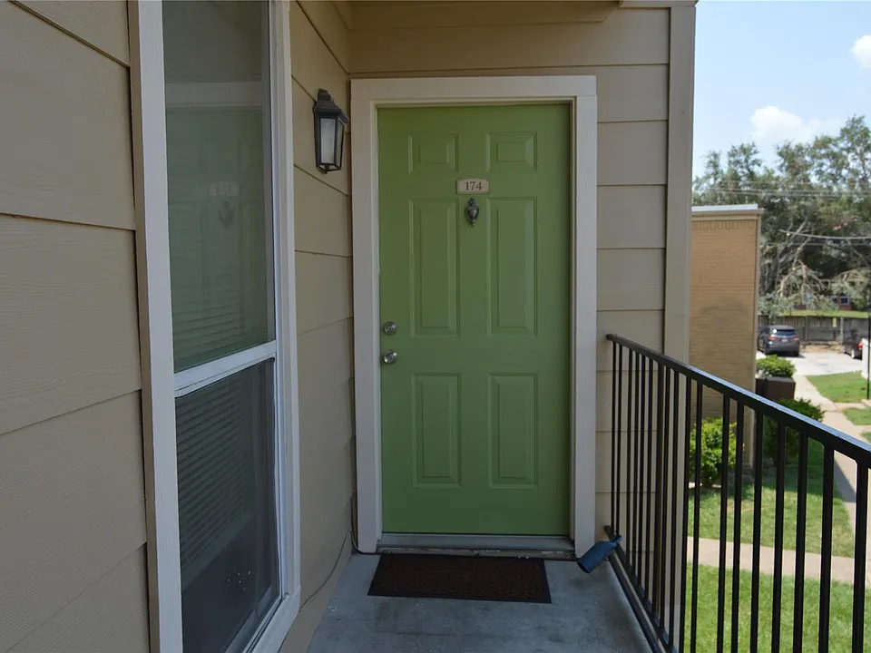 8100 Creekbend Dr #174