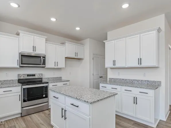 936 Channel Drop Loop, Zebulon, NC 27597