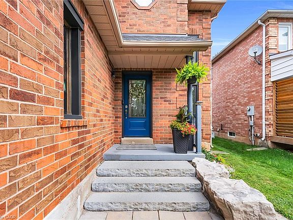 3rd image of 22 McCullough Cres