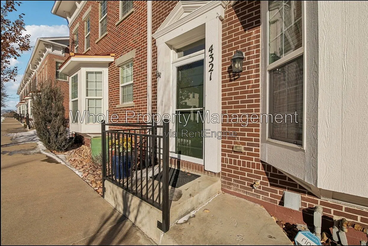 4 bed, 3.5 bath, 2180 sqft, $3,200 — Photo 1