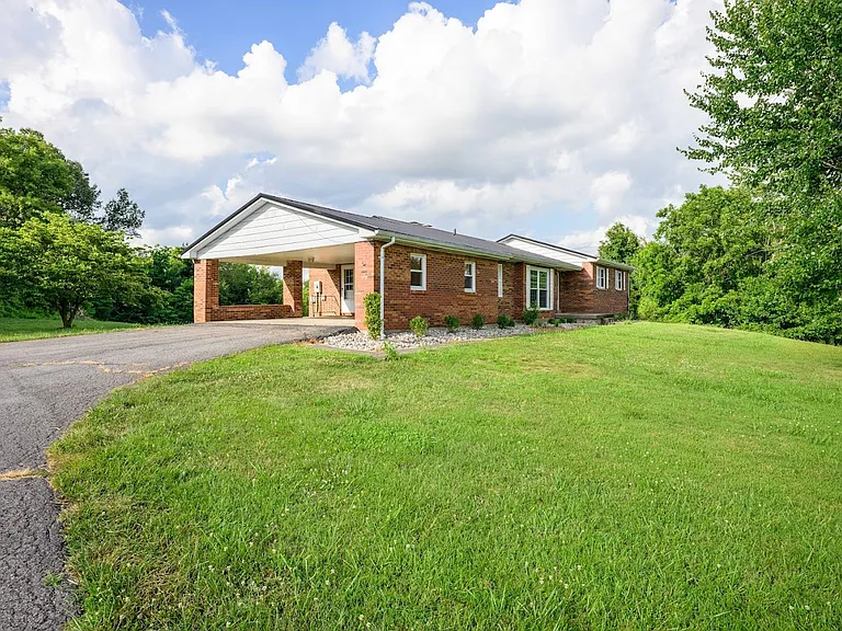237 Stratmoor Dr — Photo 3