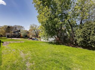 518 Ardmore Dr, Golden Valley, MN 55422