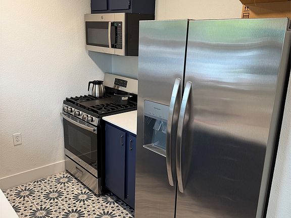 5th image of 509 E 1st St