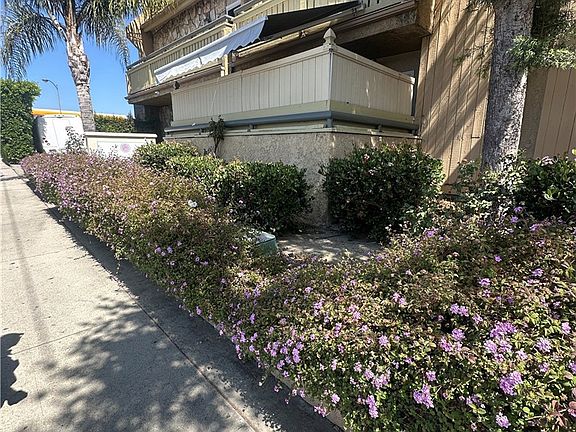 3rd image of 1620 N San Fernando Blvd APT 27