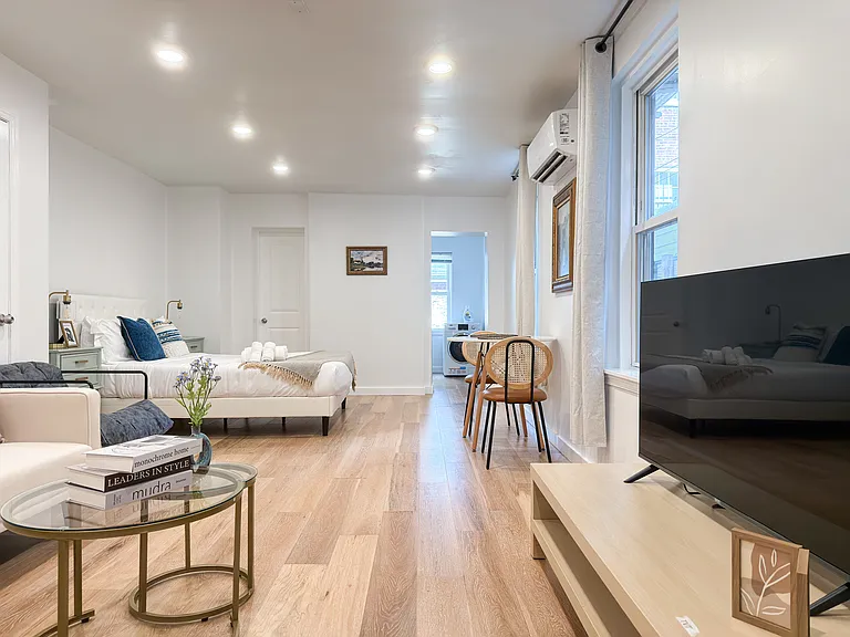 2129 Pine St #1R — Photo 3