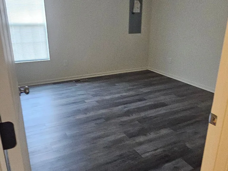 335 Pierce Dr — Photo 2
