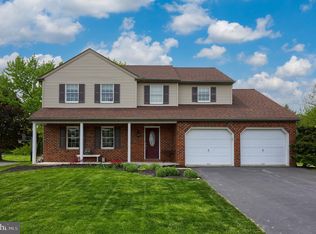 5786 Vaughn Rd, East Petersburg, PA 17520