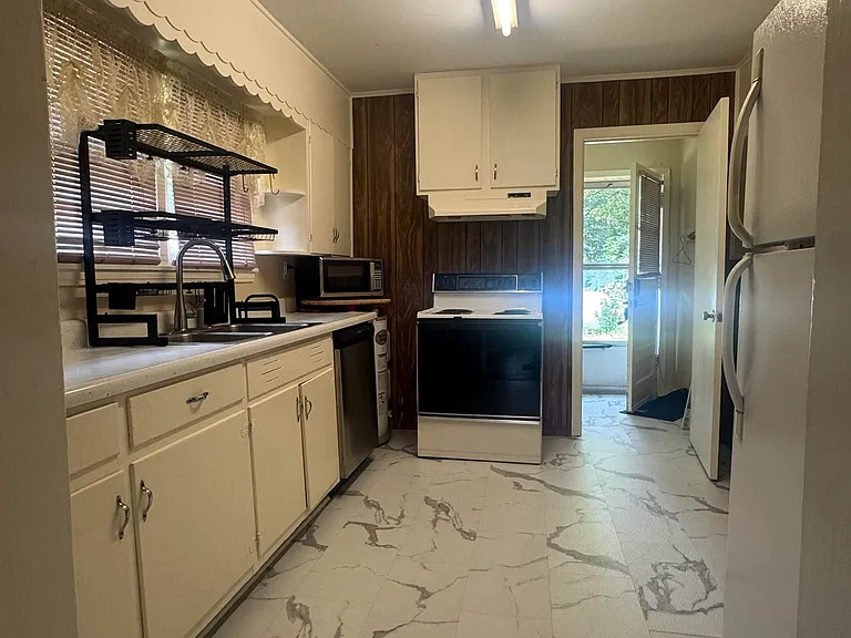 3101 Meridian St N — Photo 12