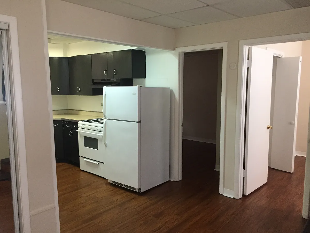 Building Photo - 3207 Clarence Ave #B3