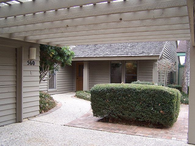 2nd image of 560 Fairway Dr