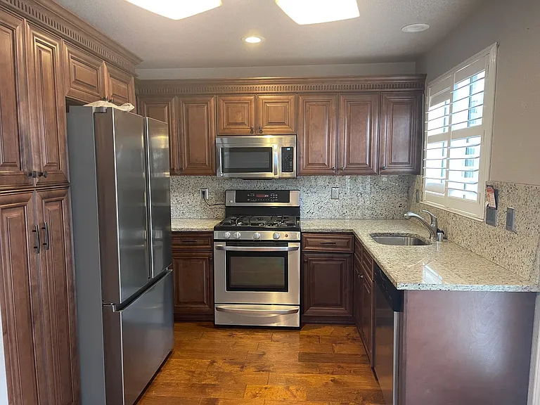 2234 Prestwick St — Photo 35