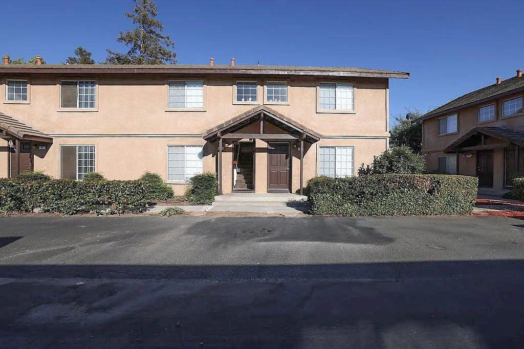 2 bed, 1.5 bath, 850 sqft, $1,895 — Photo 3