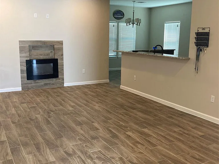 1018 Homer St — Photo 3