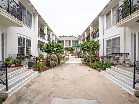 3rd image of 415 San Vicente Blvd APT 5