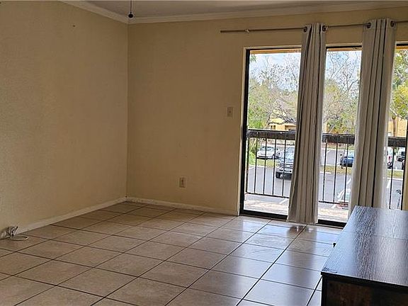 2nd image of 2865 Winkler Ave APT 416