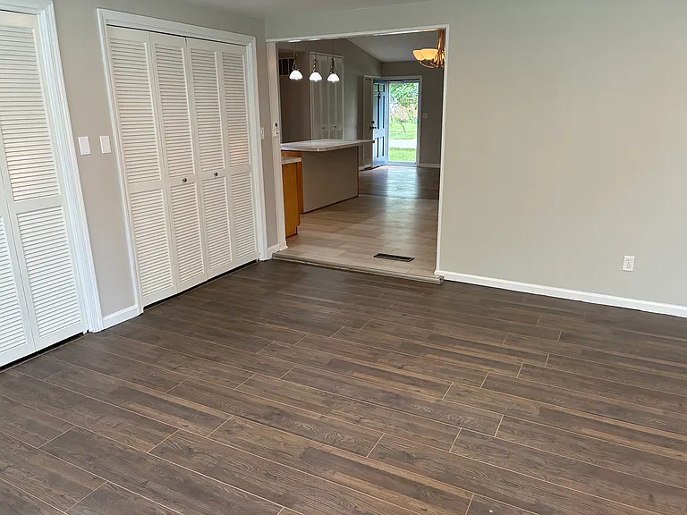 2405 Vinedale Ave — Photo 10