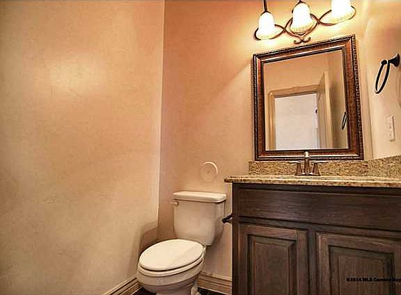 5th image of 1108 Andrews Pl