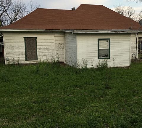 5th image of 609 E Navarro Ave