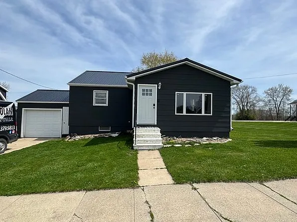 133 N Main St, Protivin, IA 52163