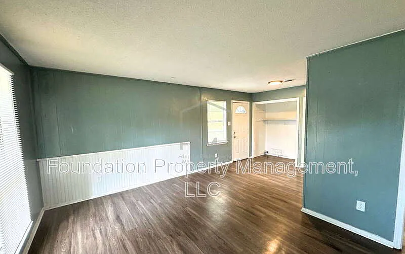 3 bed, 2.0 bath, 1023 sqft, $1,195 — Photo 3