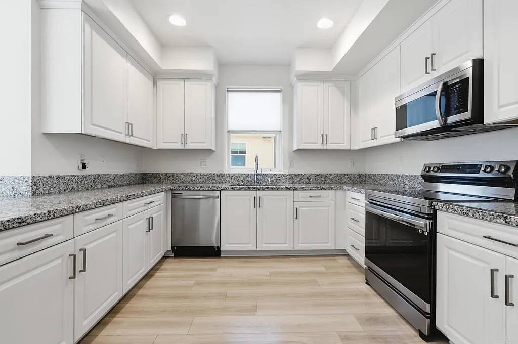 2 bed, 2.5 bath, 1289 sqft, $3,795 — Photo 1