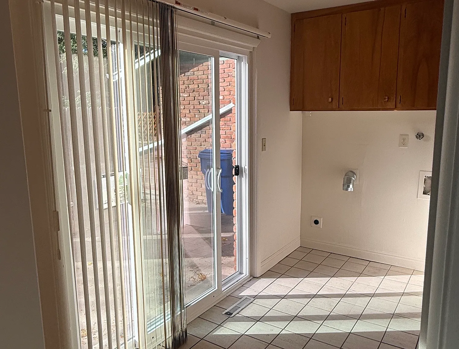 2 bed, 999 sqft, $1,600 — Photo 2