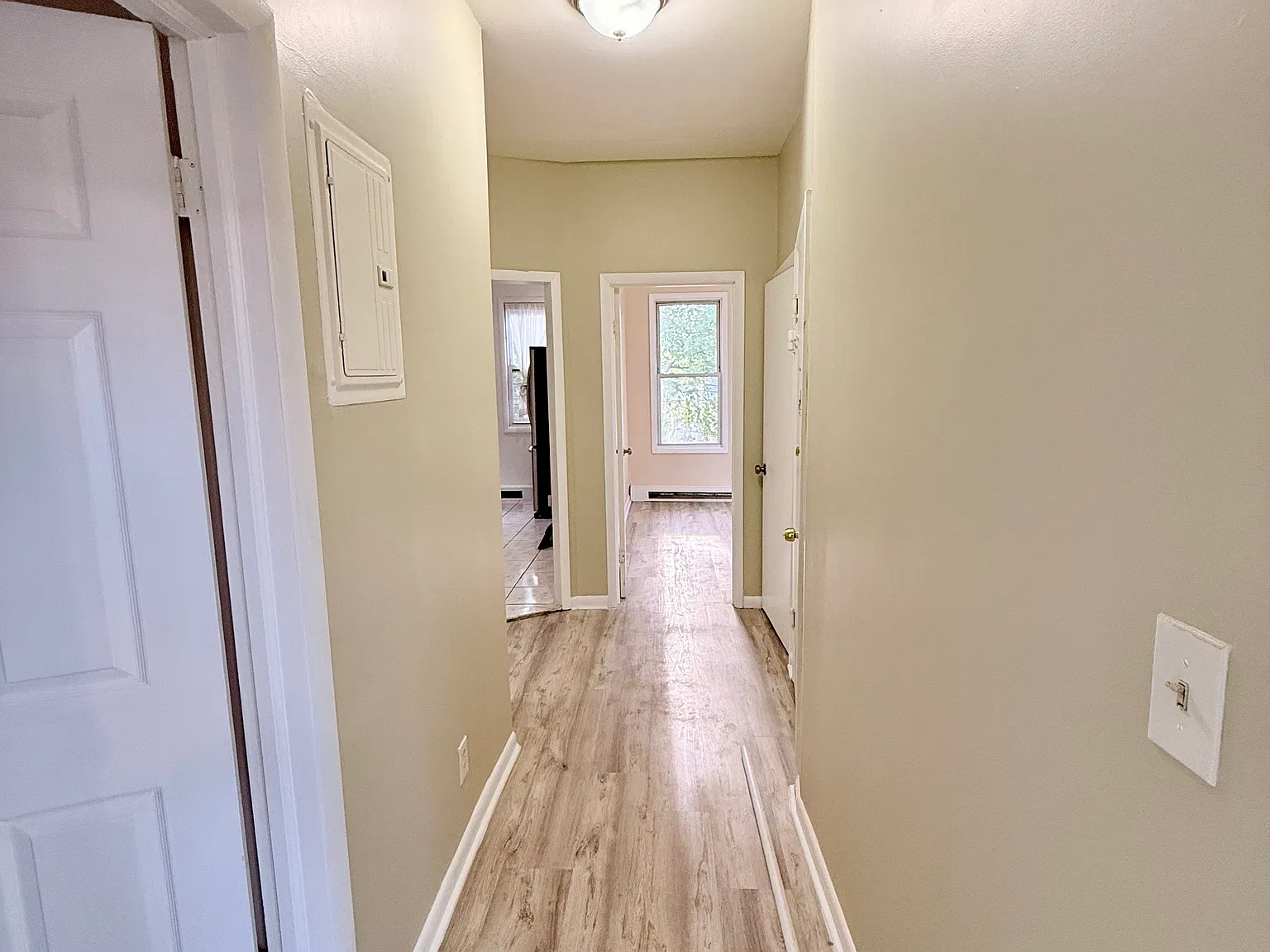3 bed, 1173 sqft, $2,200 — Photo 3