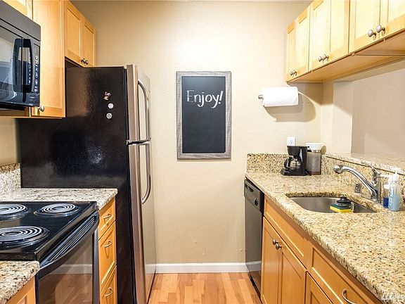4th image of 10822 NE 148th Ln Unit J101