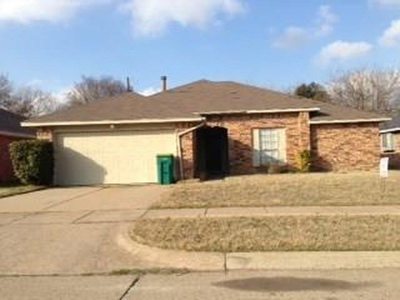 1st image of 802 Richards Dr