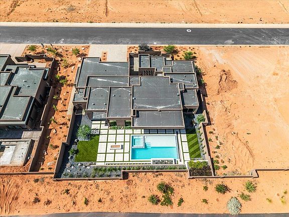 3rd image of 556 W Wild Indigo Way