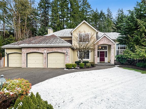 Welcome to Lake Winterwood and updated 2750 sq ft home on a cul-de-sac with 4 bedrooms 2.5 baths and a HUGE 3 car garage. Large private yard backs to true greenbelt and is fully fenced with HUGE patio for entertaining! With only 111 homes and only 1x way in or out, this neighborhood is a hidden gem. All the homes are on sewer unliked many neighborhoods nearby. Lake Winterwood is a neighborhood with 2x lakes, a 13+ acre private park that includes walking trails, bigger lake, beach, fountain, gazebo, playtoy and PICKLEBALL courts!>