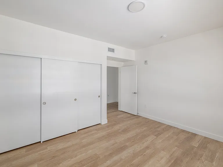 Woodlake Apartments — Photo 4