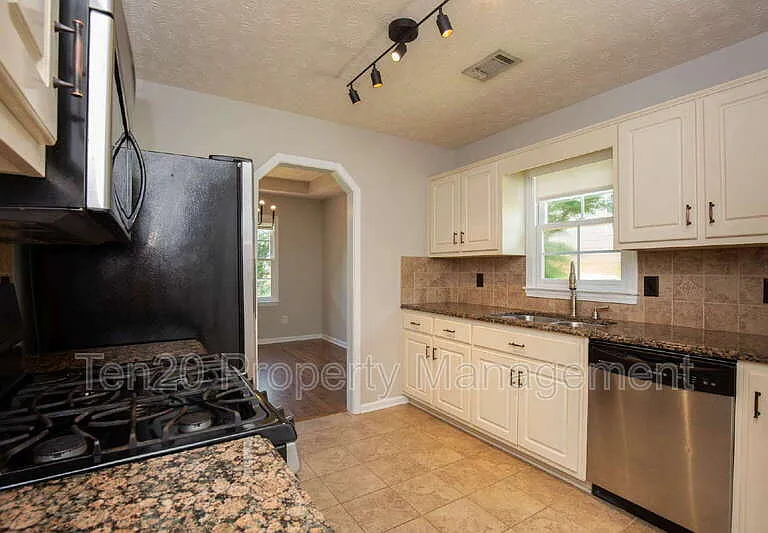 1018 Sugar Mill Dr — Photo 18