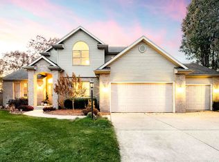 50565 Lakeside Dr, Granger, IN