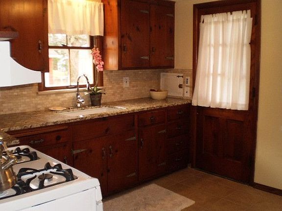 Kitchen w Outside Access