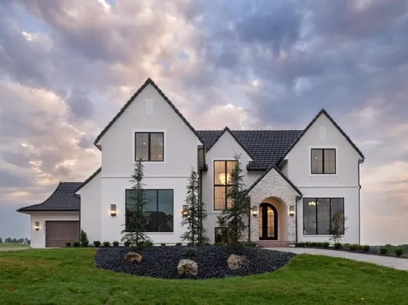 12111 W 173rd Ter, Overland Park, KS 66221