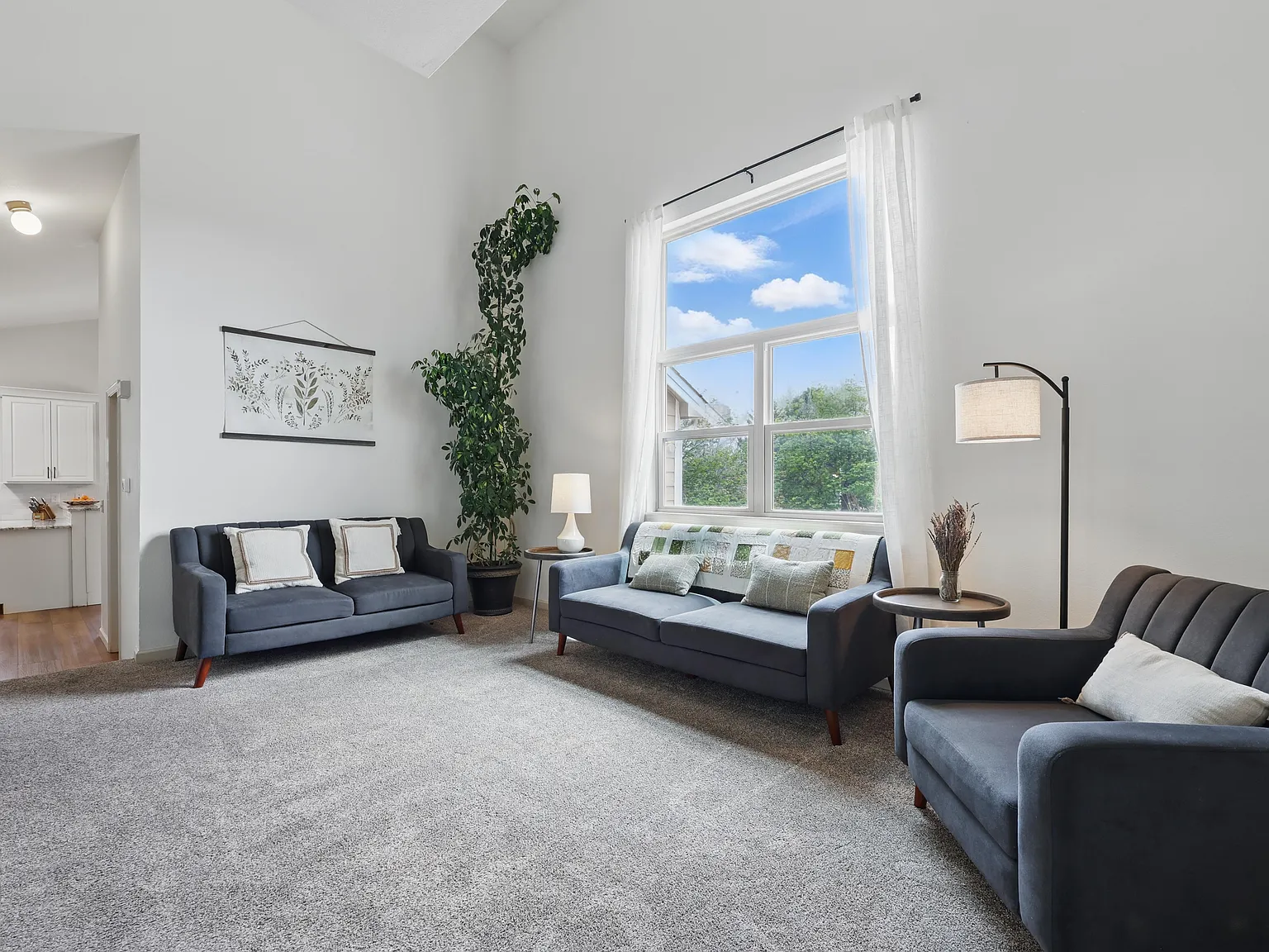 5 bed, 3054 sqft, $2,900 — Photo 4