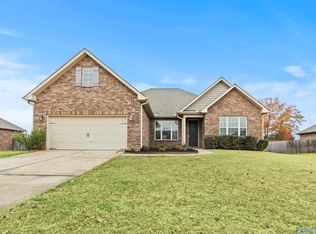 503 Foxridge Dr SW, Hartselle, AL 35640