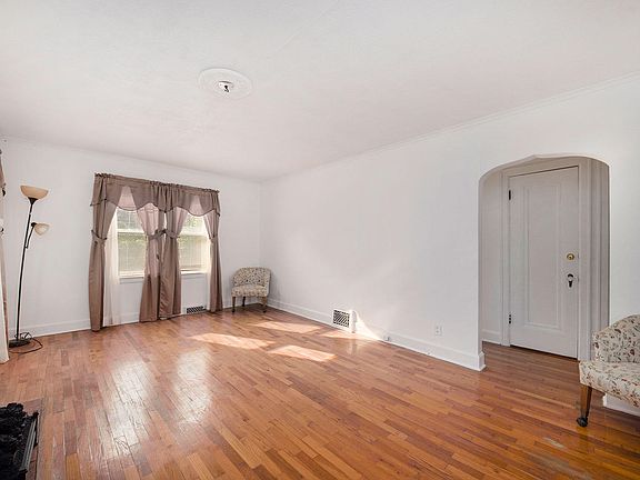 2nd image of 126 Orleans Ave