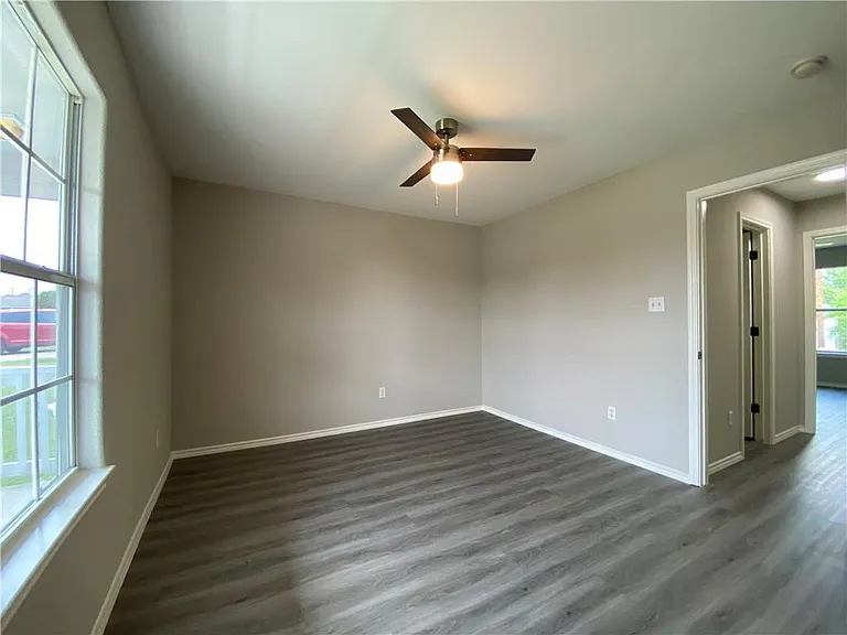 504 Debra Dr — Photo 24