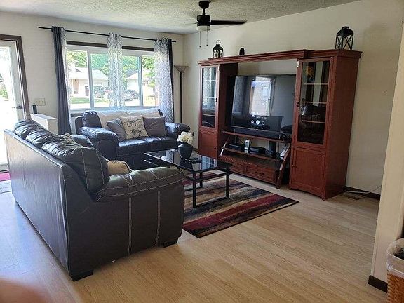 3rd image of 50 Kenilworth Ave