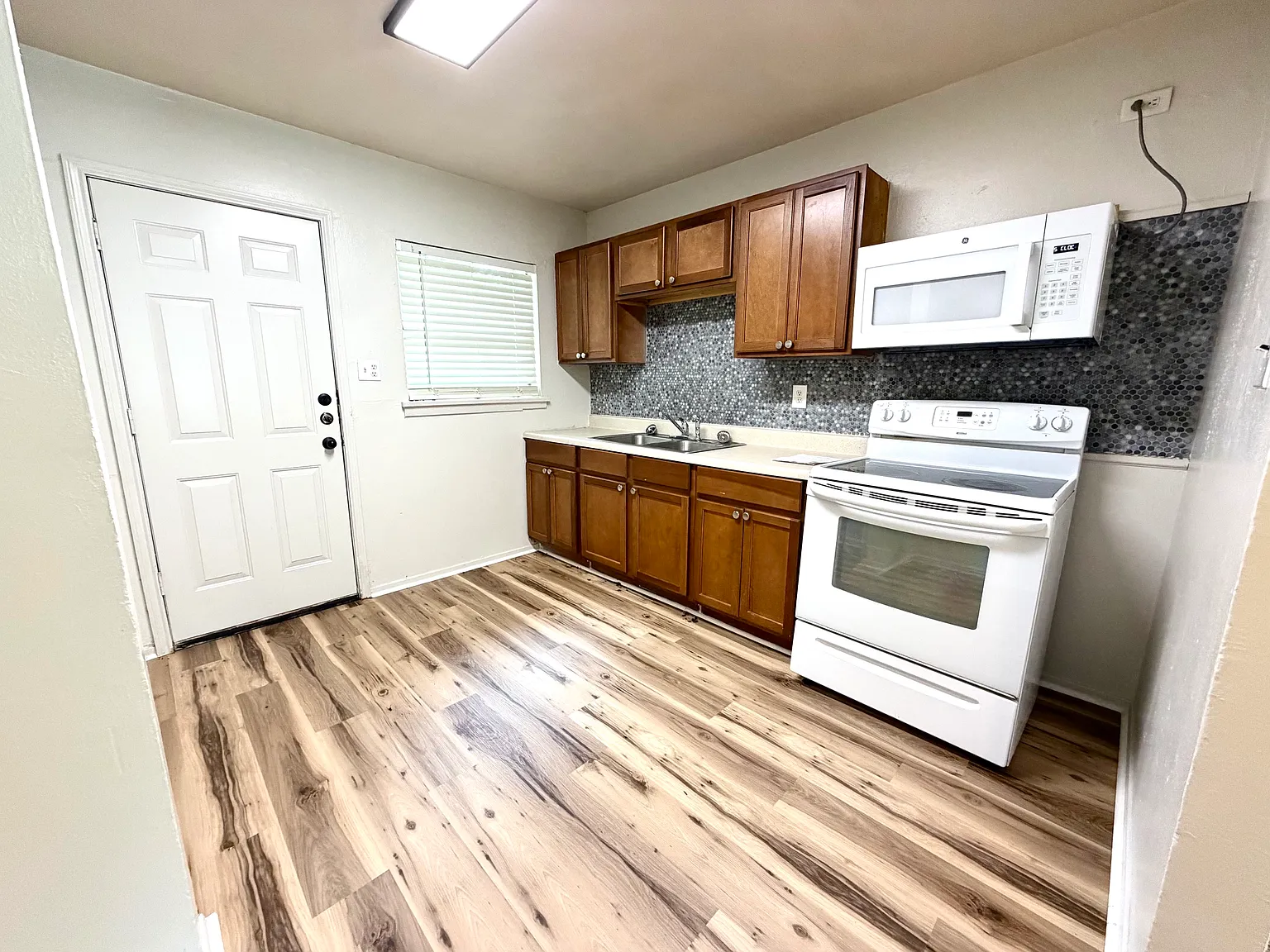 2 bed, 750 sqft, $975 — Photo 4
