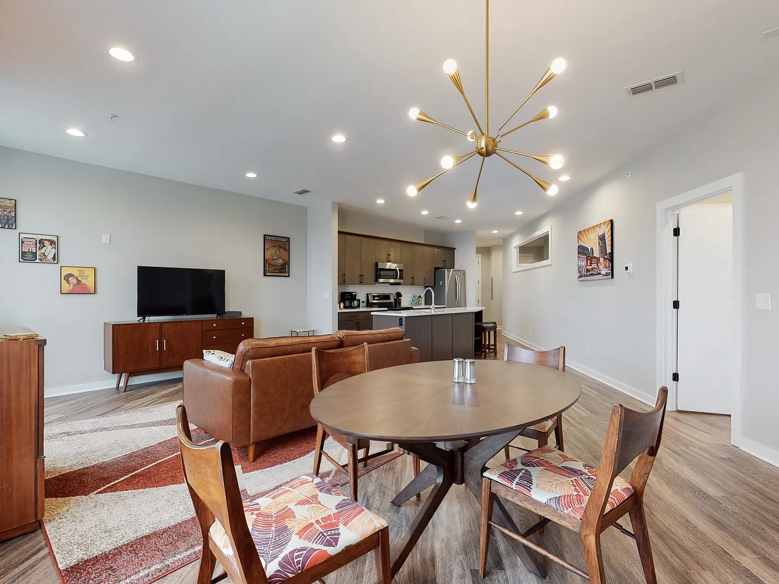2 bed, 1390 sqft, $2,600 — Photo 3