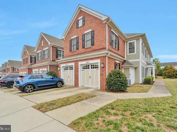 44111 Peirosa Ter, Chantilly, VA 20152