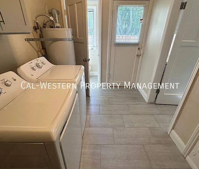 1385 Newport Ave — Photo 28