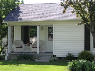 608 5th Ave, Belle Plaine, IA 52208